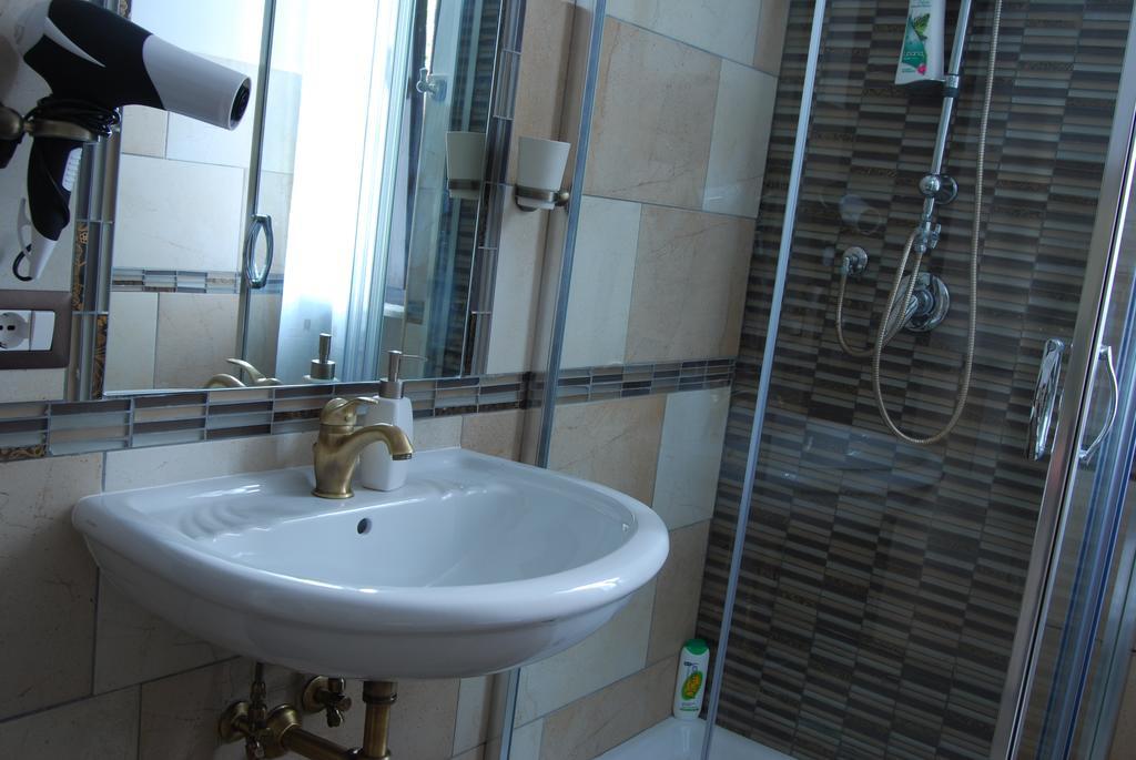 Hotel A Due Passi Dal Porto Civitavecchia Exteriér fotografie