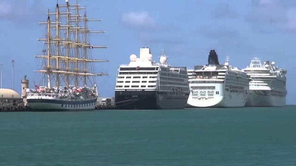 Hotel A Due Passi Dal Porto Civitavecchia Exteriér fotografie